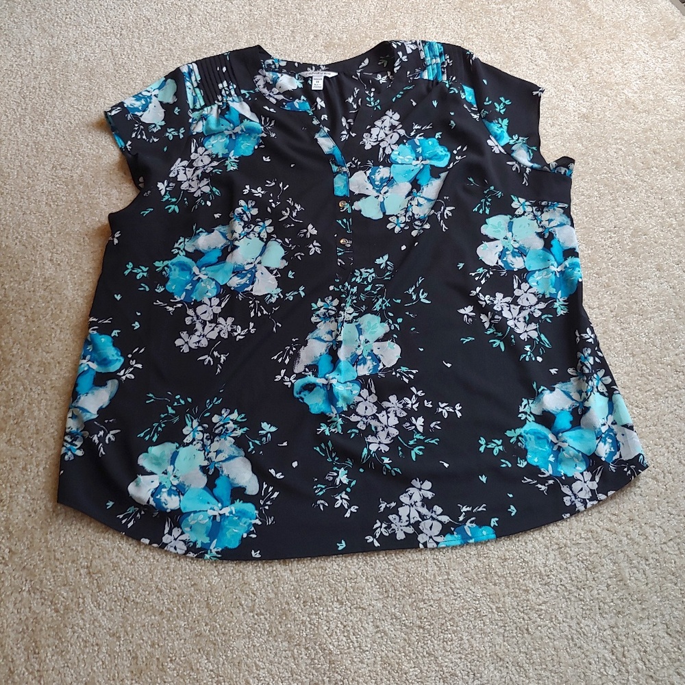 NWOT croft & barrow black&blue short sleeve blouse